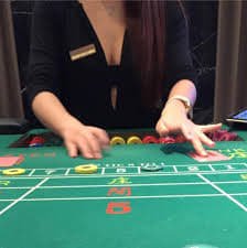 Permainan baccarat live di kasino Best Casino – meja profesional dengan siaran HD